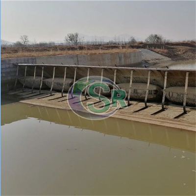 Kuum müük täispuhutava vee täitetoru tõkked üleujutus veebarjäär tamm